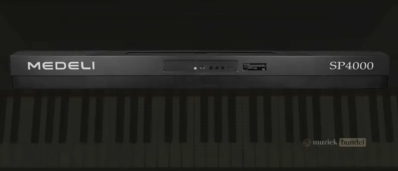 Aansluitingen van de Medeli SP4000: Ontdek de veelzijdige connectiviteitsopties | Muziekbundel.nl Close-up van de aansluitingen op de Medeli SP4000 digitale piano, inclusief MIDI, USB, Aux en hoofdtelefoonpoorten.