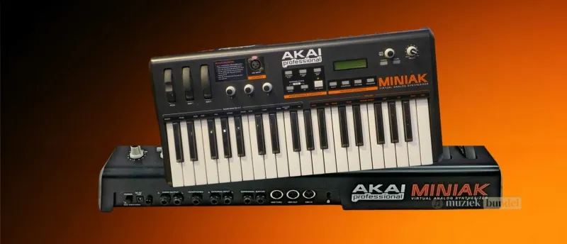 Akai MINIAK Bouwkwaliteit - van tank tot plastic speelgoed | Muziekbundel.nl Akai MINIAK Bouwkwaliteit - van tank tot plastic speelgoed | Muziekbundel.nl