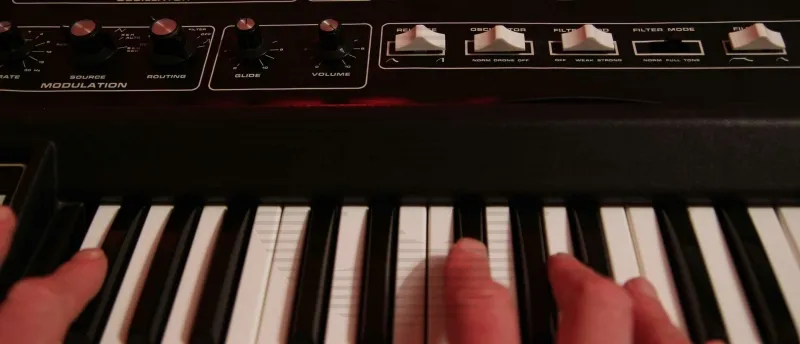 Complexiteit en Technische Aspecten van Synthesizers Complexiteit en Technische Aspecten van Synthesizers