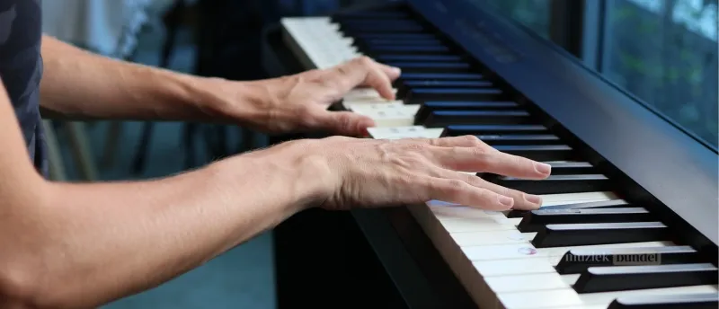 De beste Digitale piano's tussen de 500 en 1000 euro | Muziekbundel.nl Overzicht van de beste digitale piano's in de prijsklasse tussen 500 en 1000 euro, geschikt voor verschillende niveaus.