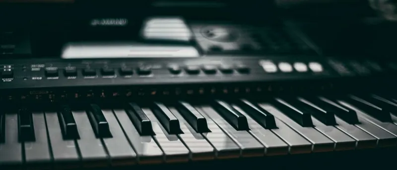De hamvraag: Is piano leren spelen op een keyboard slim? De hamvraag: Is piano leren spelen op een keyboard slim?
