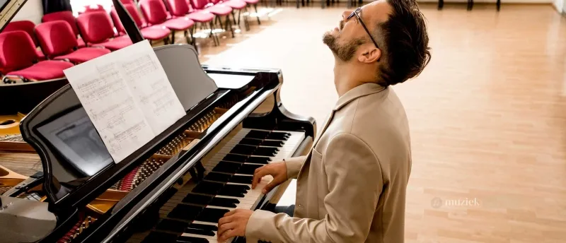 De piano, emotie en uitlaatklep | Muziekbundel.nl De piano, emotie en uitlaatklep | Muziekbundel.nl