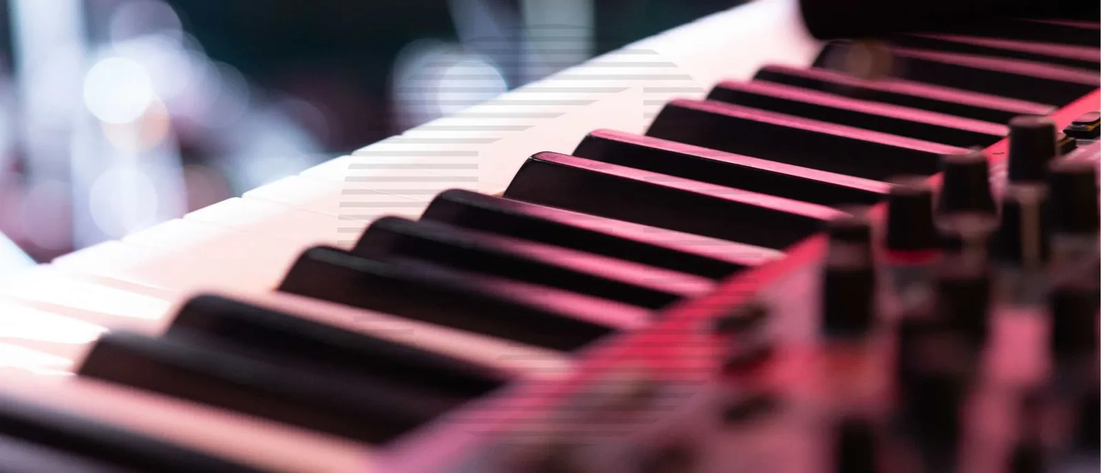 Een Muzikale Revolutie: De Evolutie van de Synthesizer in de Moderne Muziek