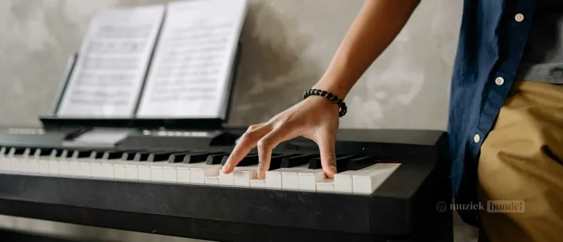 Goedkope digitale piano - Betaalbare opties voor beginners | Muziekbundel Digitale piano met gewogen toetsen, ideaal voor beginners die een betaalbare piano zoeken.