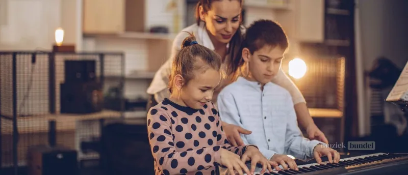 Is de Yamaha PSR-E283 ook geschikt voor kinderen? Ontdek het hier | Muziekbundel.nl De Yamaha PSR-E283, een kindvriendelijk starterskeyboard met educatieve functies en 61 toetsen.