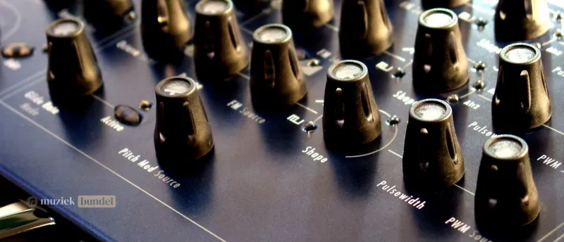 Is het moeilijk om klanken te bewerken op een synthesizer? | Muziekbundel.nl Leer hoe je klanken kunt bewerken op een synthesizer en ontdek hoe eenvoudig experimenteren je helpt bij het maken van unieke geluiden.