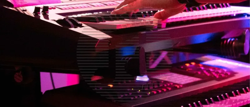 Keuze tussen keyboard en synthesizer Keuze tussen keyboard en synthesizer