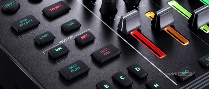 Live Performance met de TR-8S | Muziekbundel.nl De mogelijkheden van de Roland TR-8S drumcomputer voor live optredens, inclusief real-time opname en motion recording.