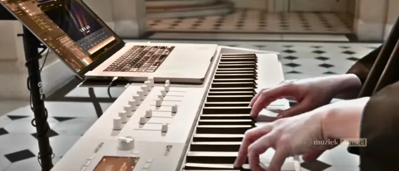 Naadloze Integratie van de Arturia KeyLab Essential MK3 88 met DAW’s en Synthesizers | Muziekbundel.nl De Arturia KeyLab Essential MK3 88 biedt naadloze integratie met DAW’s en synthesizers voor een efficiënte muziekproductie-ervaring.