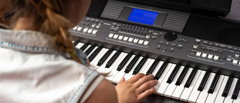 Oefen regelmatig het spelen op je keyboard Oefen regelmatig het spelen op je keyboard