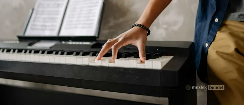 Op zoek naar een beginnerspiano? Tips voor de beste keuze | Muziekbundel.nl Vind de perfecte beginnerspiano: tips en advies voor een goede start.