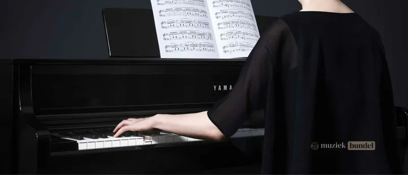 Realistisch Speelgevoel en Geluid + Dynamische Speelmogelijkheden | Yamaha CLP-825 | Muziekbundel.nl De Yamaha CLP-825 biedt een realistisch speelgevoel met GrandTouch-S toetsen, dynamische klanken en expressieve speelmogelijkheden.