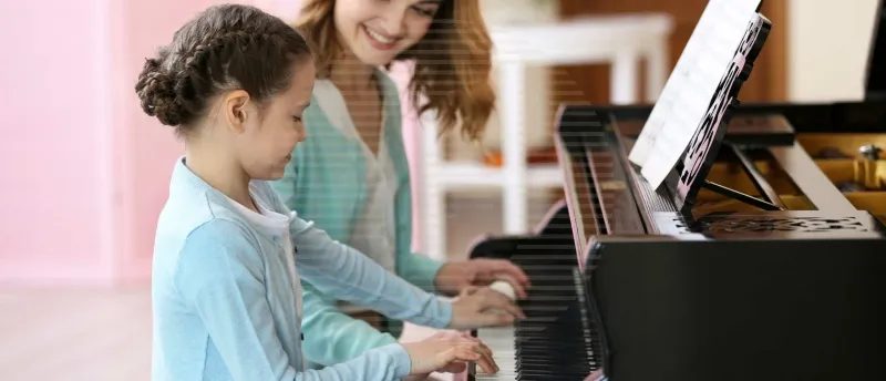 Regelmatig oefenen is de sleutel tot beter piano spelen Regelmatig oefenen is de sleutel tot beter piano spelen