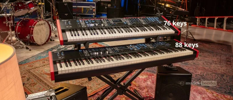 Speelbaarheid en Bediening van de Roland V-Stage | Muziekbundel.nl De Roland V-Stage biedt een uitstekende speelbaarheid met gewogen en semi-gewogen toetsen, en een intuïtieve bediening voor live optredens en studio-opnames.