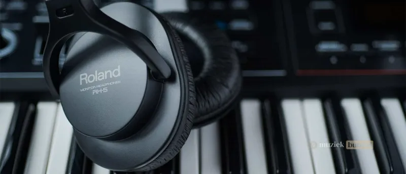 Technische Specificaties van de Roland RH-5 - Kwaliteit tot in Detail | Muziekbundel.nl Overzicht van de specificaties van de Roland RH-5 hoofdtelefoon met 40mm drivers en gebalanceerd geluid