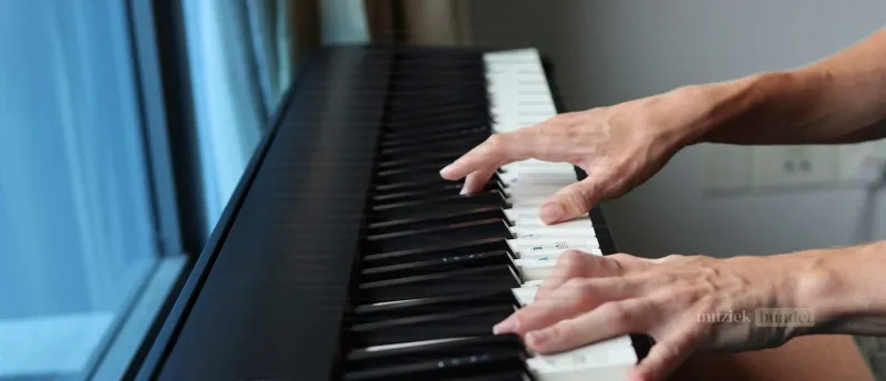 Toetsmechaniek en Speelgevoel -Roland FP-10 versus GO88 | Muziekbundel.nl Vergelijking van toetsmechaniek en speelgevoel tussen de Roland FP-10 en GO 88 digitale piano's