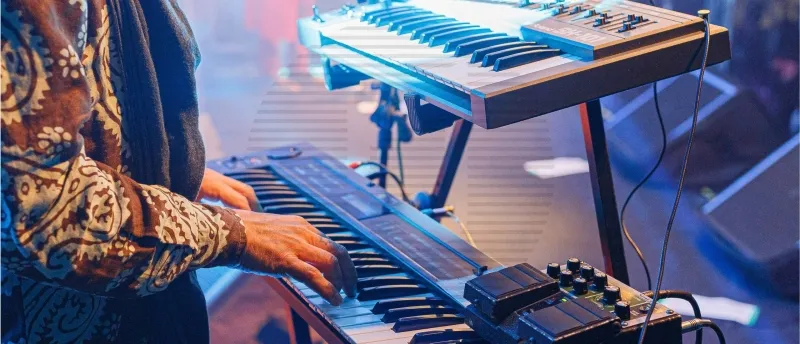 Verschil tussen een synthesizer en een workstation Verschil tussen een synthesizer en een workstation