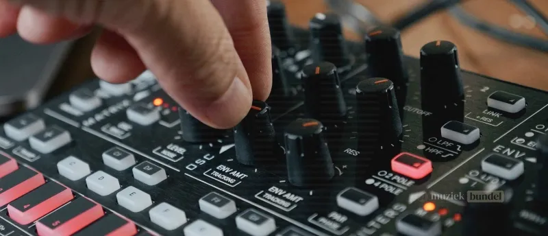 Wat zeggen gebruikers over de IK Multimedia Uno Synth Pro X? | Muziekbundel.nl Gebruikerservaringen van de IK Multimedia Uno Synth Pro X synthesizer – krachtige functies en gebruiksvriendelijke bediening