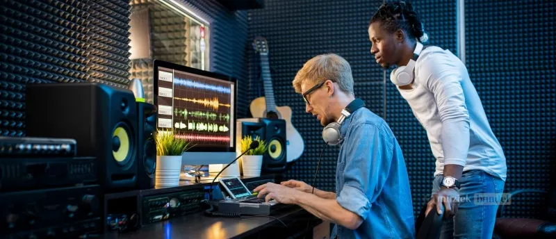 Welke artiesten/muzikanten maken gebruik van de MiniFreak? Bekende gebruikers en hun ervaringen - Muziekbundel.nl Een overzicht van artiesten en muzikanten die de Arturia MiniFreak gebruiken, zoals elektronische muziekproducenten en live performers, die de synthesizer inzetten voor unieke sound design-mogelijkheden.