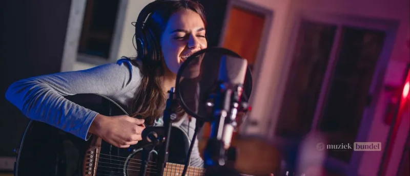 Zo Creëer Je de Perfecte Studio-Akoestiek in Enkele Stappen | Muziekbundel.nl Verbeter de akoestiek van je studio met absorptiepanelen, basstraps en diffusie. Volg deze stappen voor een helder en gebalanceerd geluid.